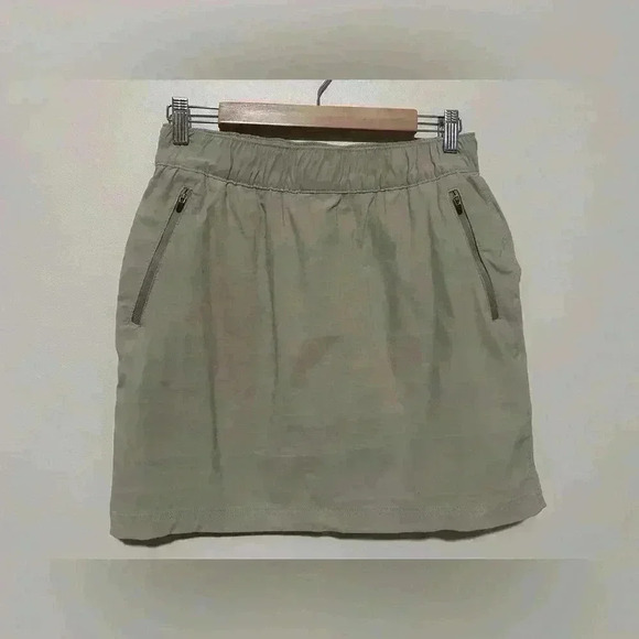 Eddie Bauer Women's Rainier Pull-On Skort - Size 10 - Picture 1 of 8